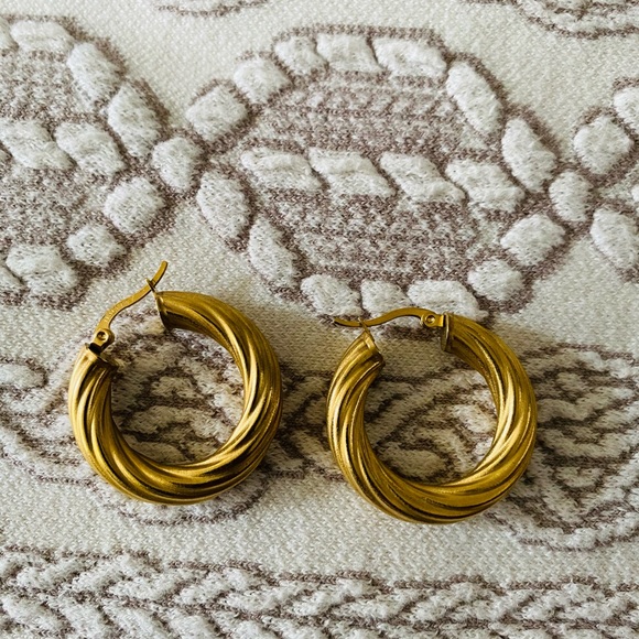 Gold plated earring - Picture 3 of 7